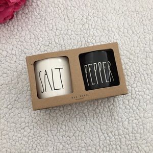 🦄 Rae Dunn SALT & PEPPER Cellars